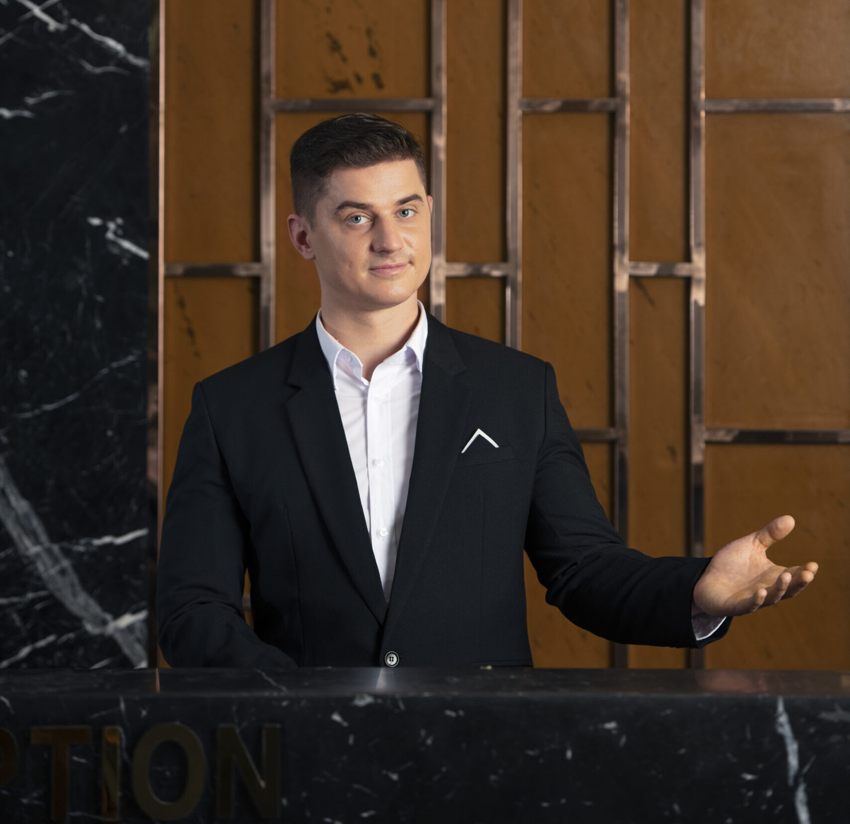 hotel-receptionist-work